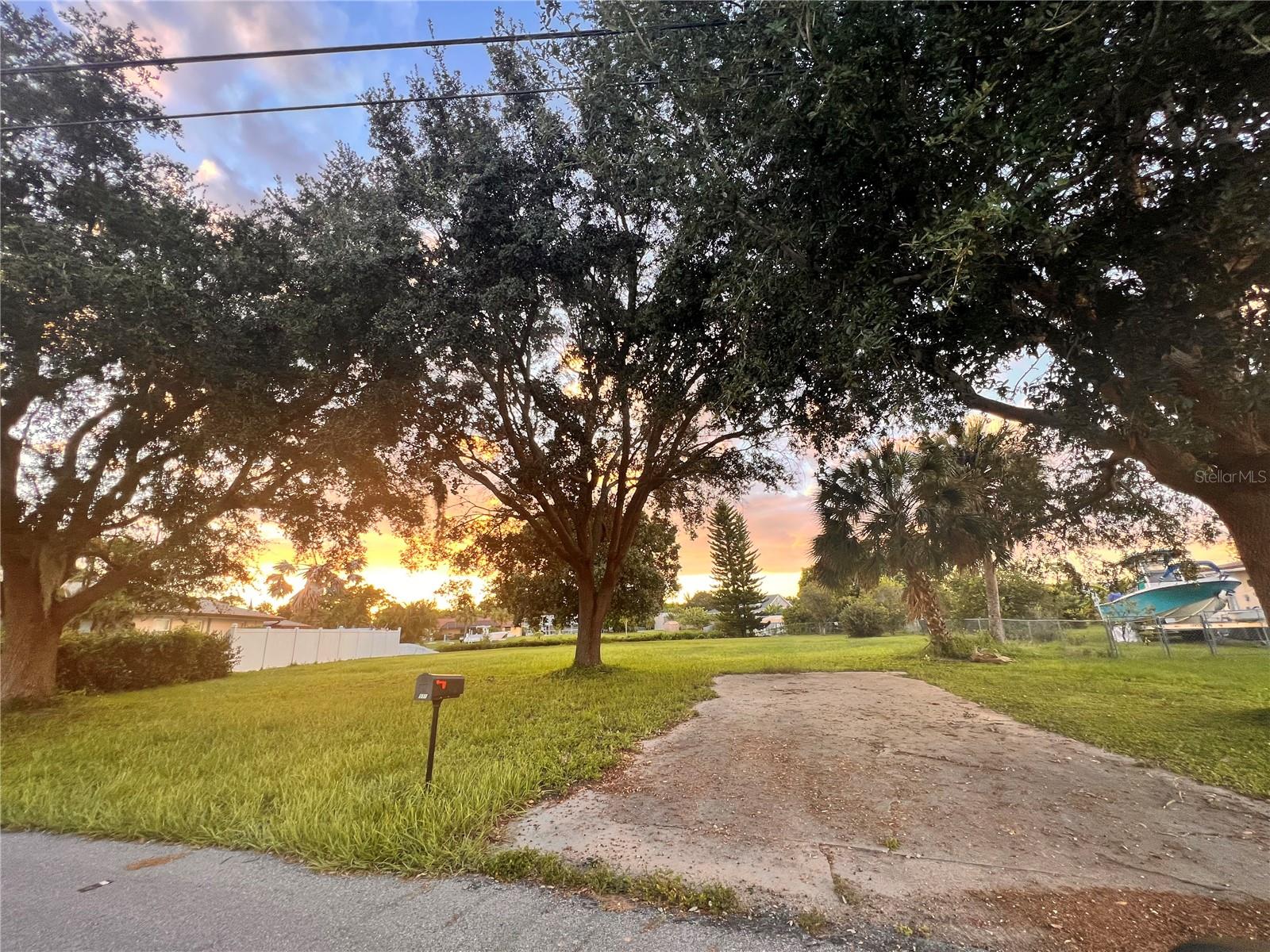 550 E TARPON BLVD NW, PORT CHARLOTTE, FL, 33952