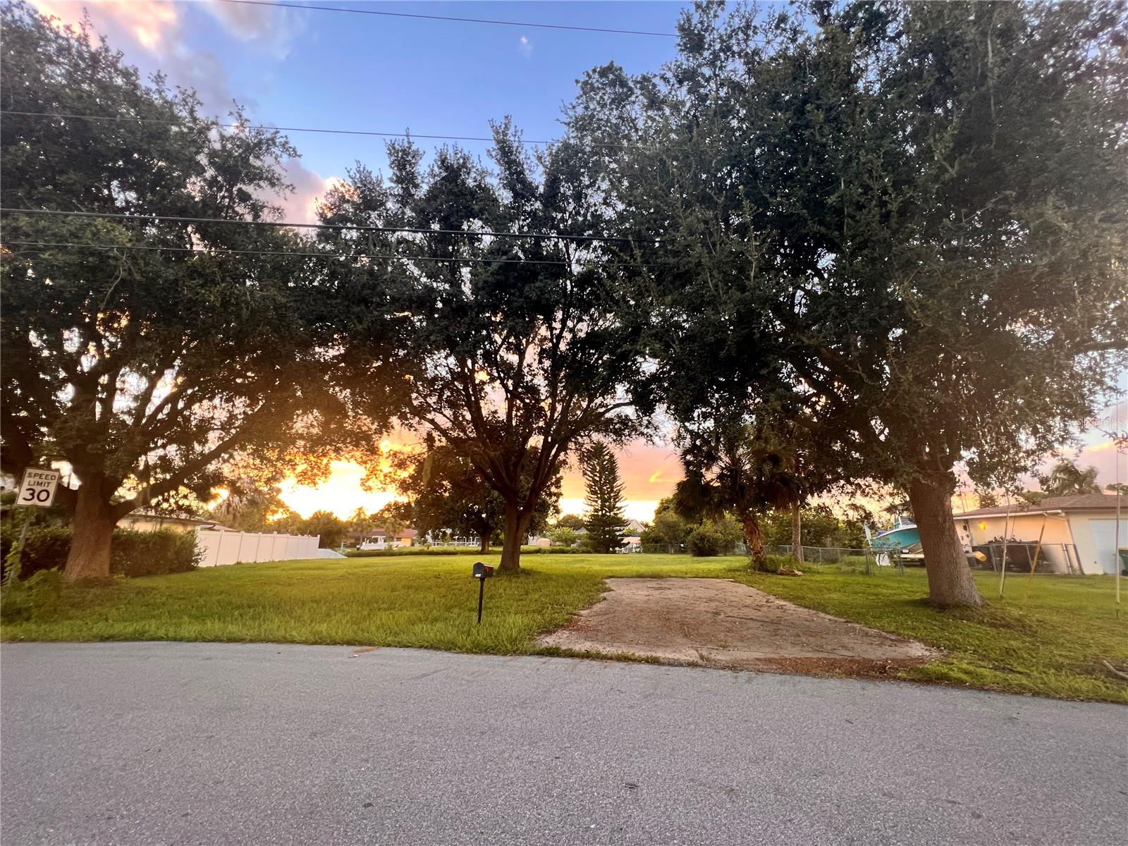 550 E TARPON BLVD NW, PORT CHARLOTTE, FL, 33952