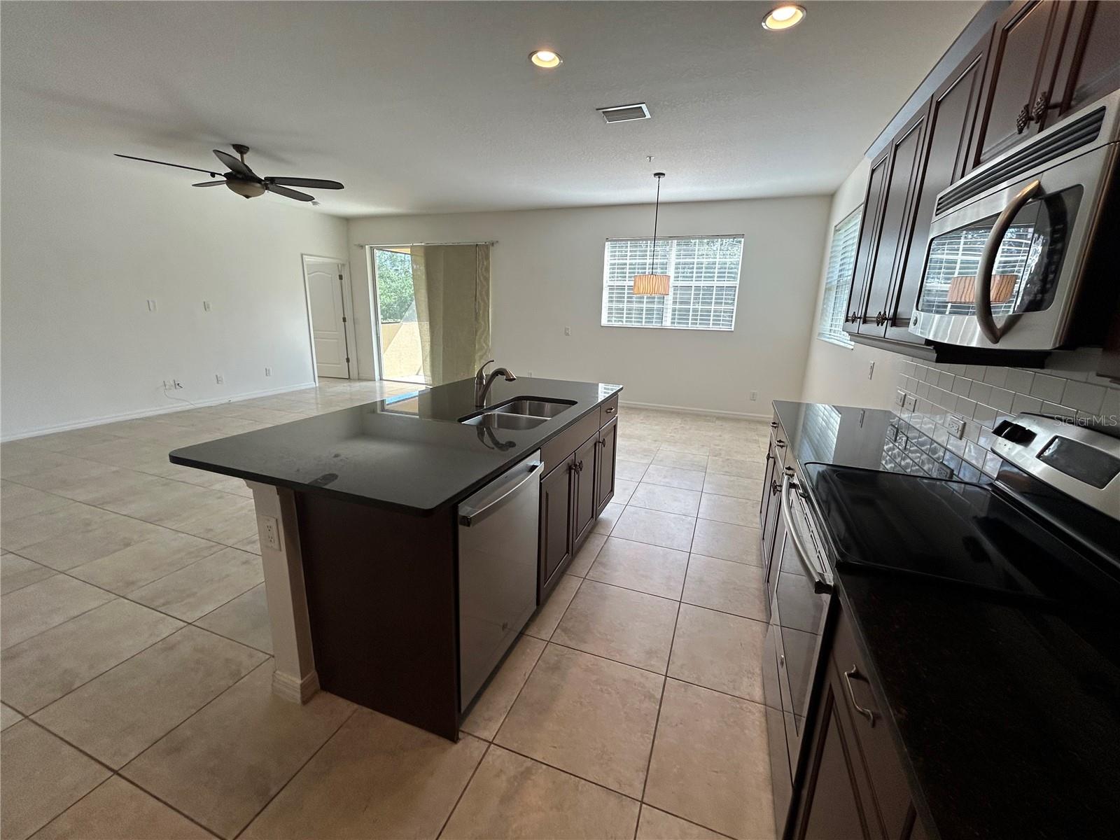 8143 MIRAMAR WAY #8143, LAKEWOOD RANCH, FL, 34202