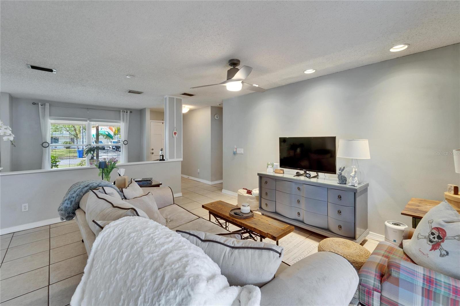 10717 DRUMMOND RD, TAMPA, FL, 33615