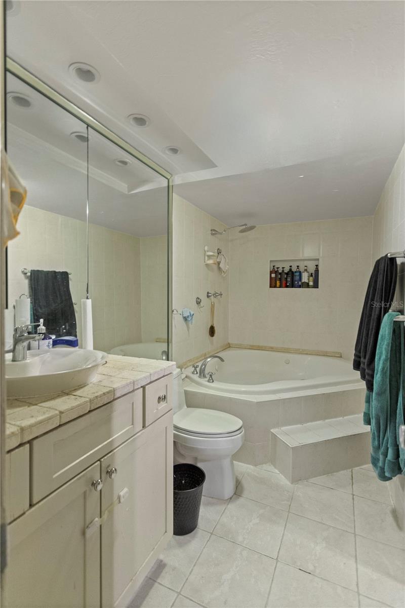 19440 NE 26TH AVE #53B, MIAMI, FL, 33180