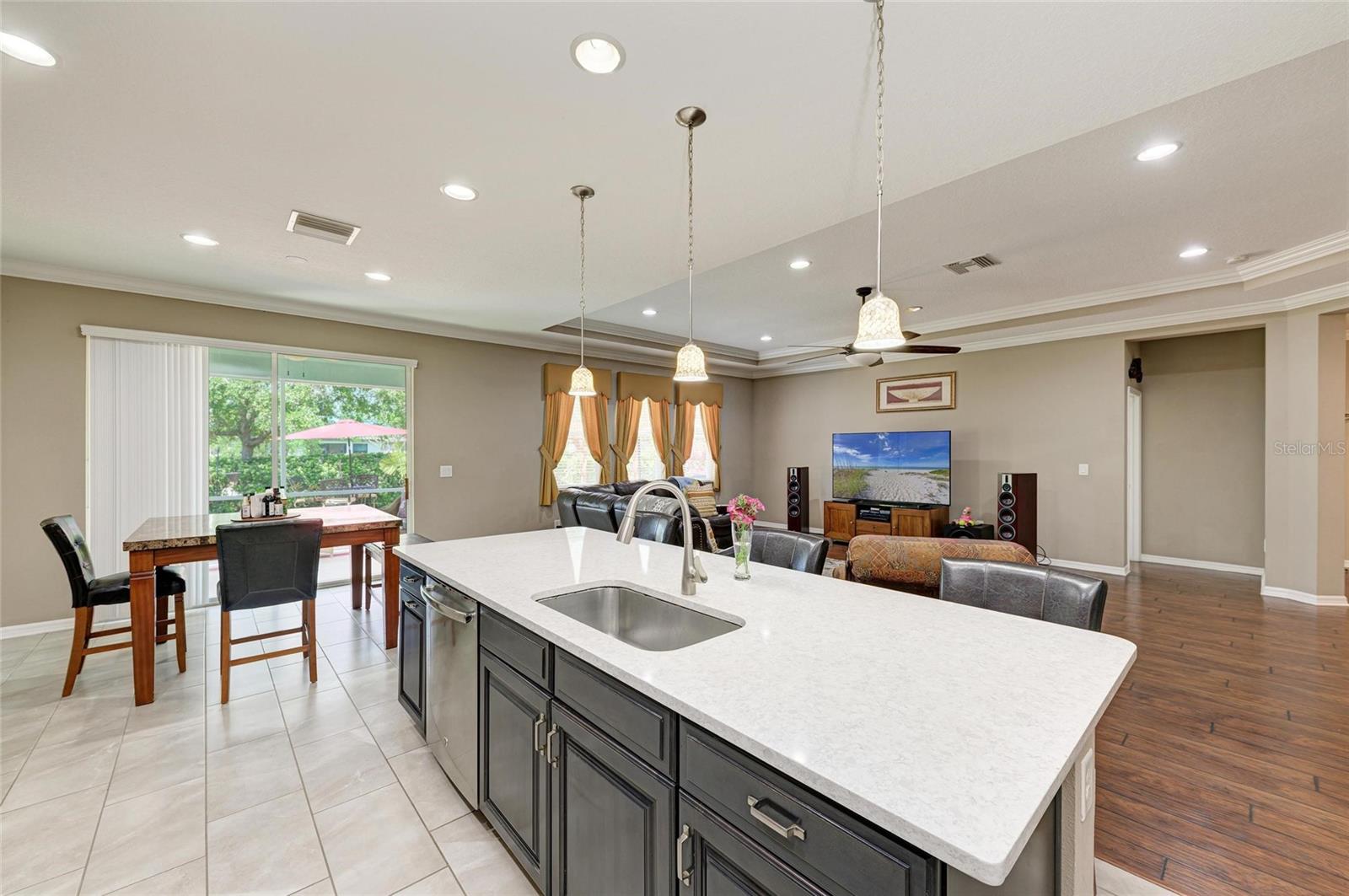 736 ROSEMARY CIR, BRADENTON, FL, 34212