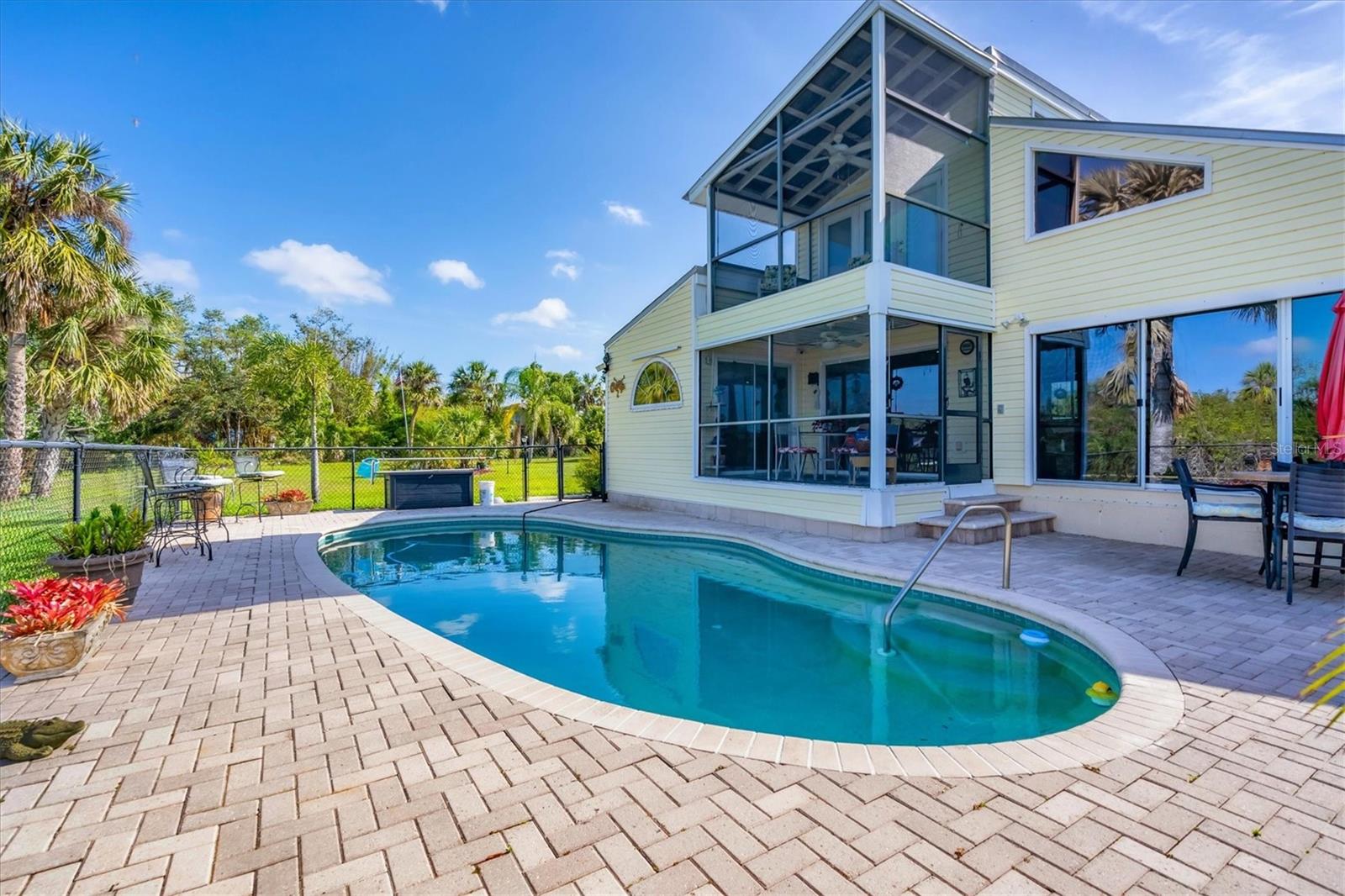 283 HILLTOP CIR, PUNTA GORDA, FL, 33982