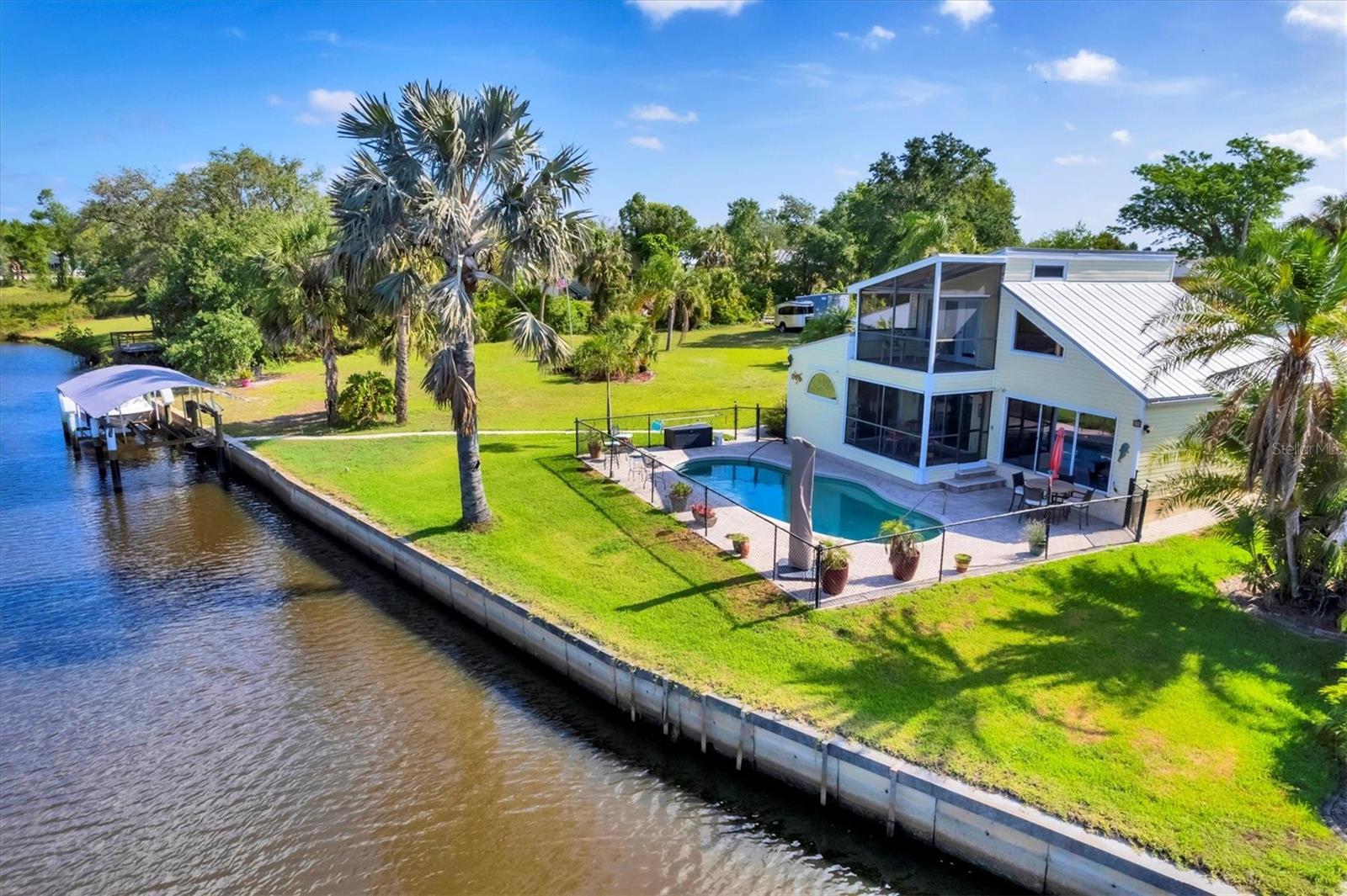 283 HILLTOP CIR, PUNTA GORDA, FL, 33982