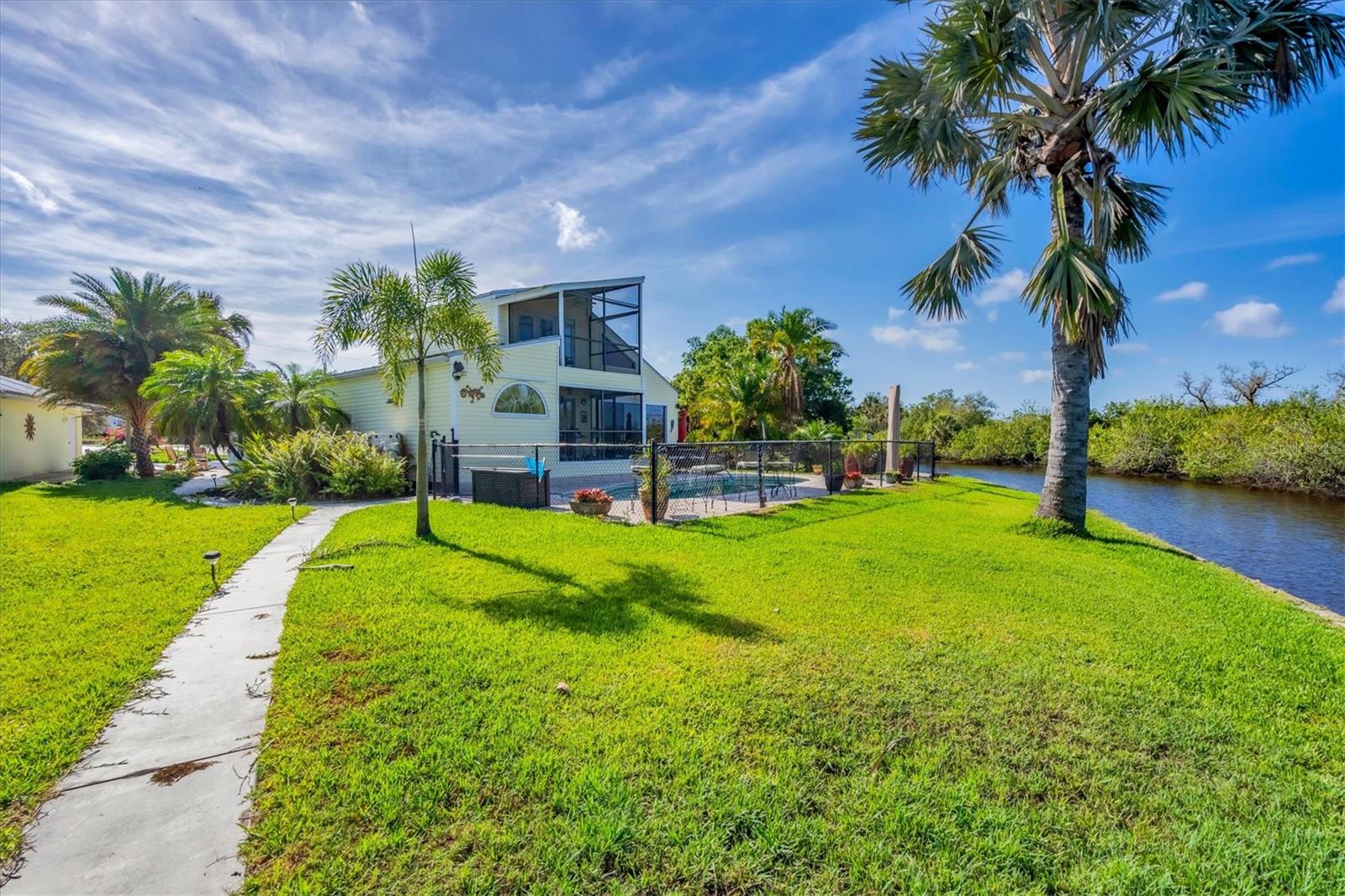 283 HILLTOP CIR, PUNTA GORDA, FL, 33982