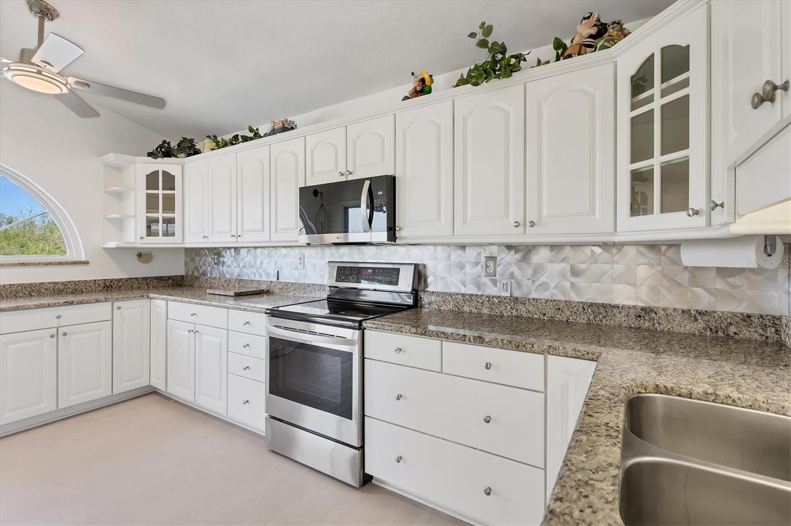 283 HILLTOP CIR, PUNTA GORDA, FL, 33982
