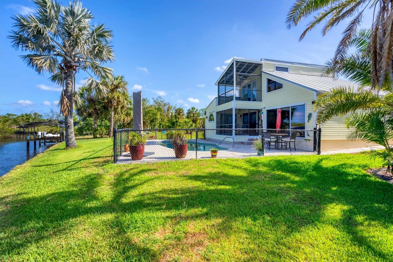 283 HILLTOP CIR, PUNTA GORDA, FL, 33982
