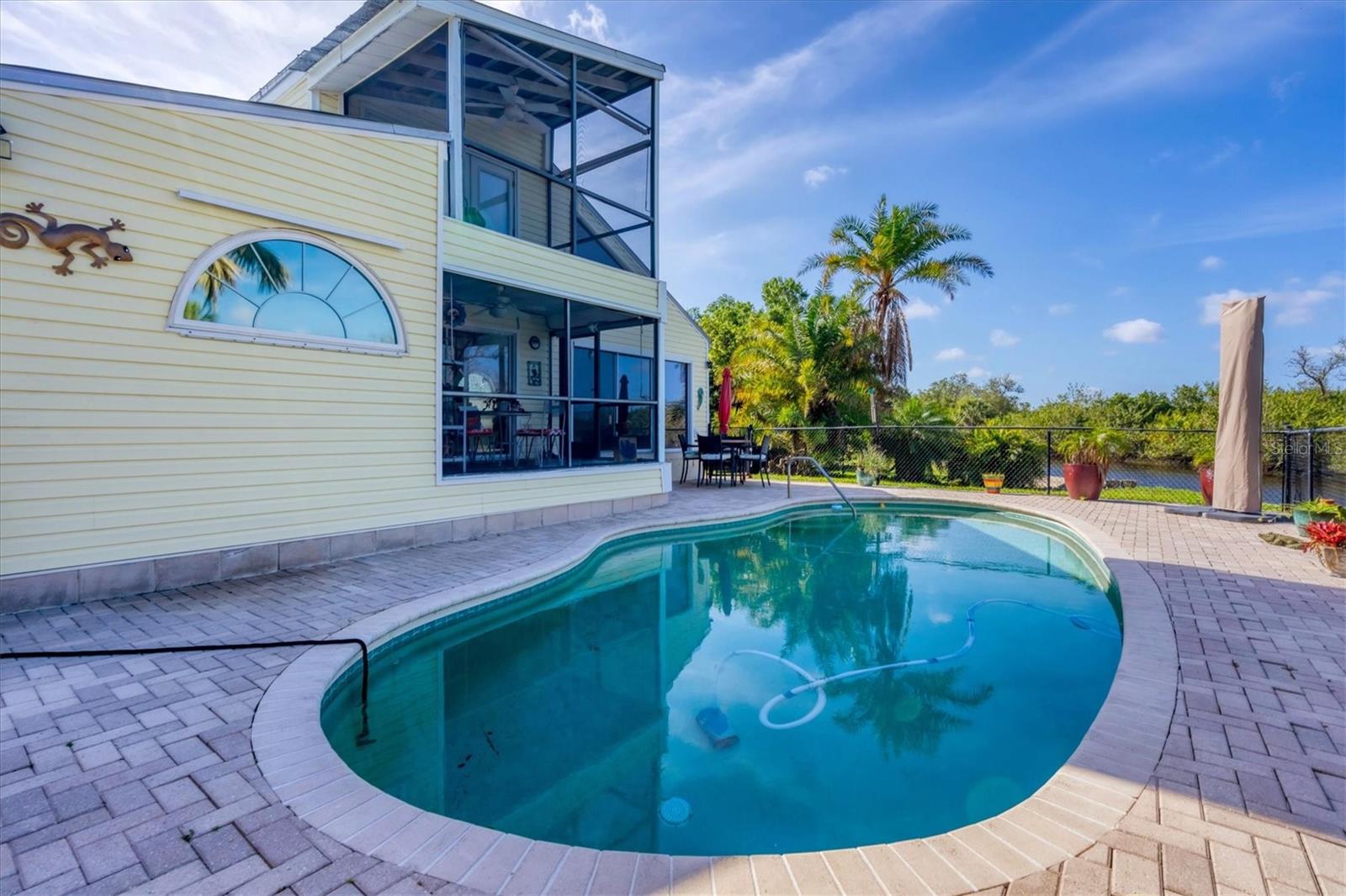 283 HILLTOP CIR, PUNTA GORDA, FL, 33982