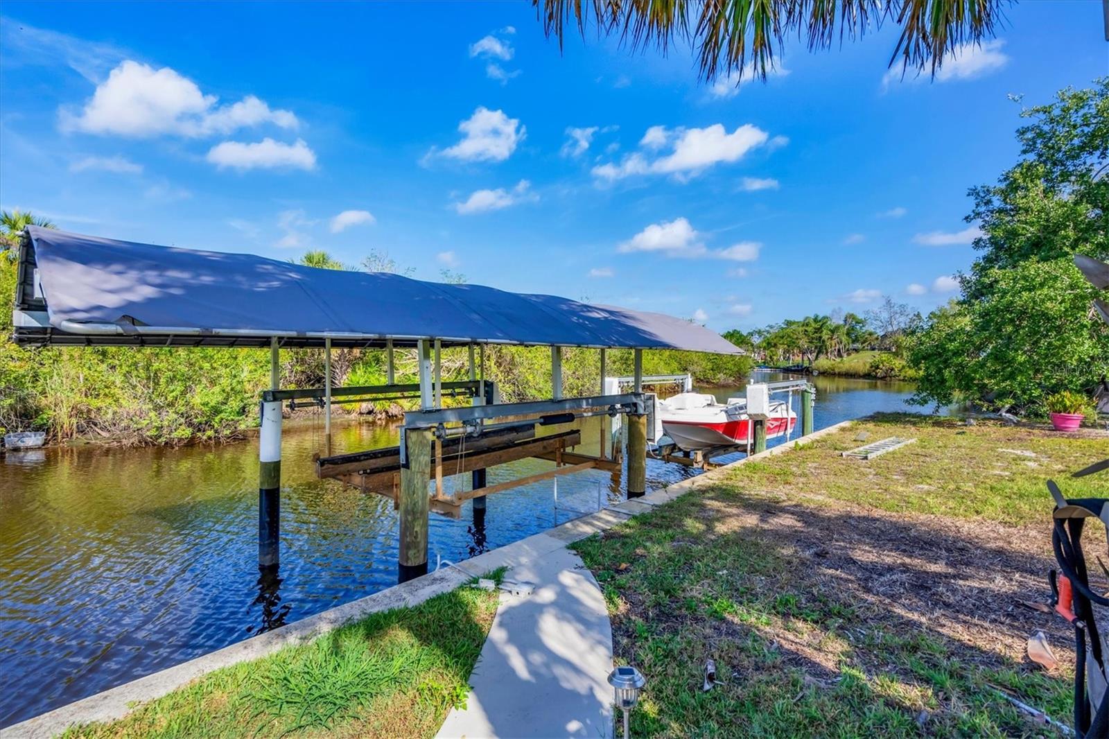 283 HILLTOP CIR, PUNTA GORDA, FL, 33982