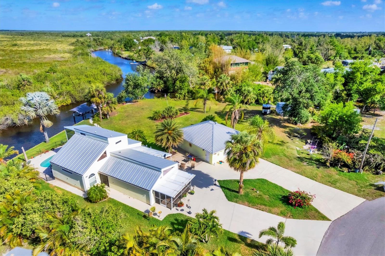 283 HILLTOP CIR, PUNTA GORDA, FL, 33982