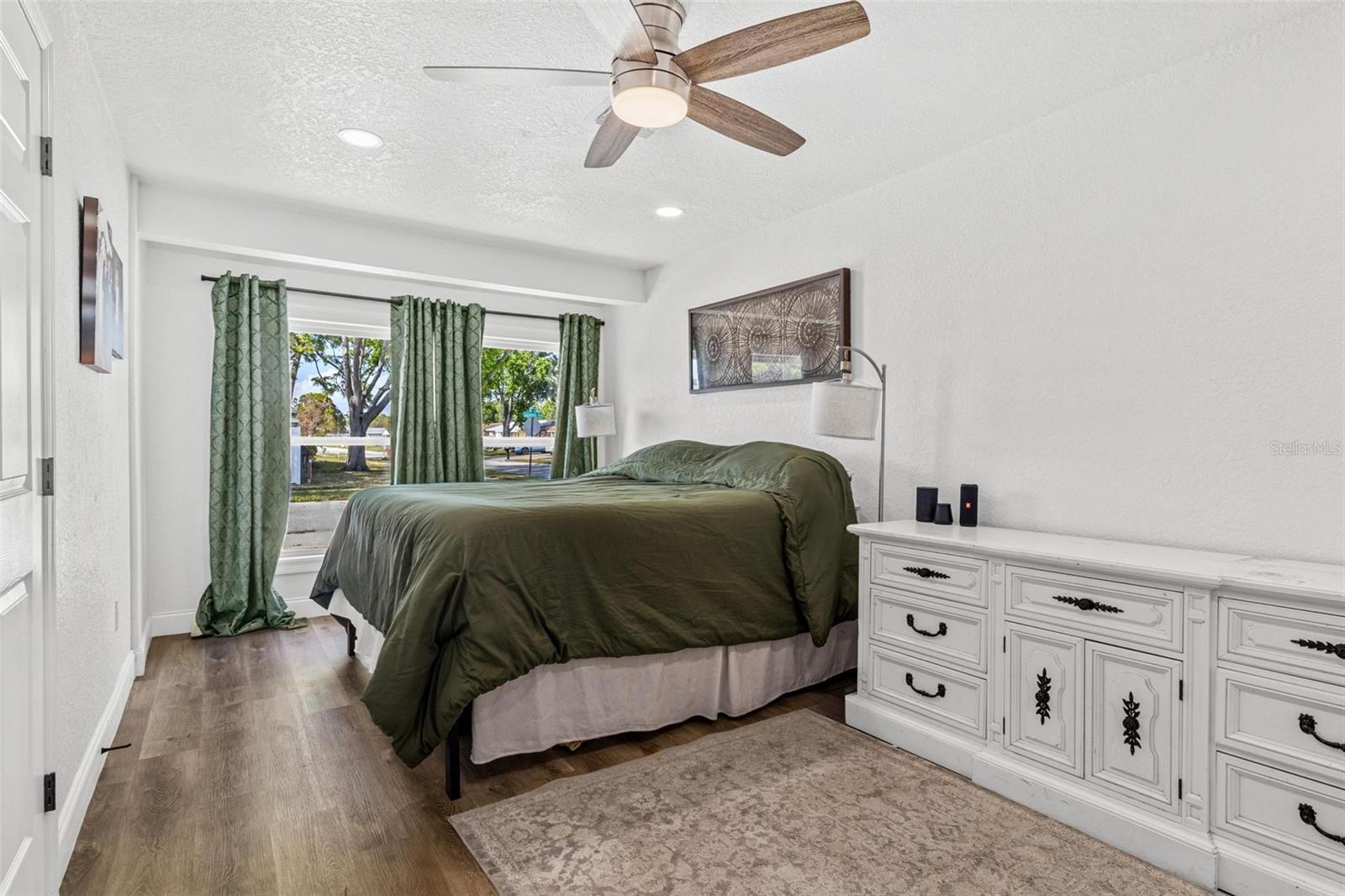 8240 JACARANDA AVE, SEMINOLE, FL, 33777