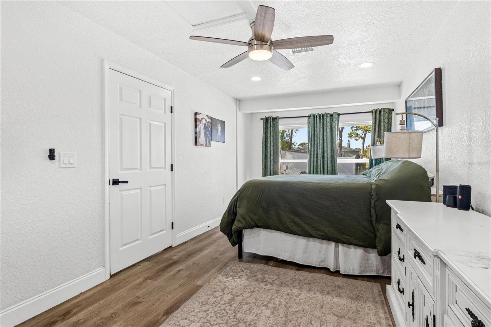 8240 JACARANDA AVE, SEMINOLE, FL, 33777