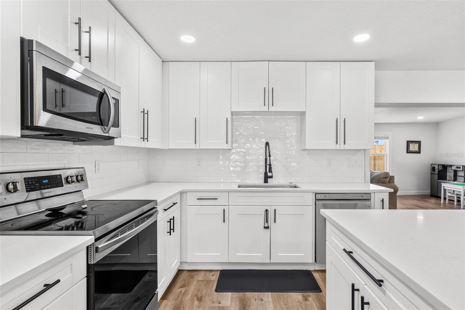 8240 JACARANDA AVE, SEMINOLE, FL, 33777