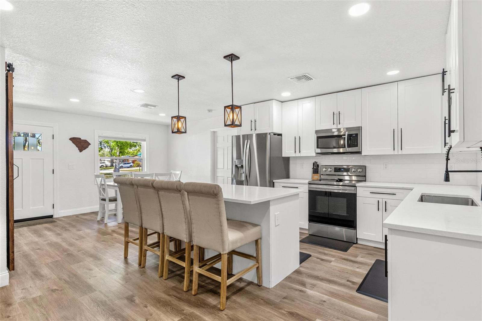 8240 JACARANDA AVE, SEMINOLE, FL, 33777
