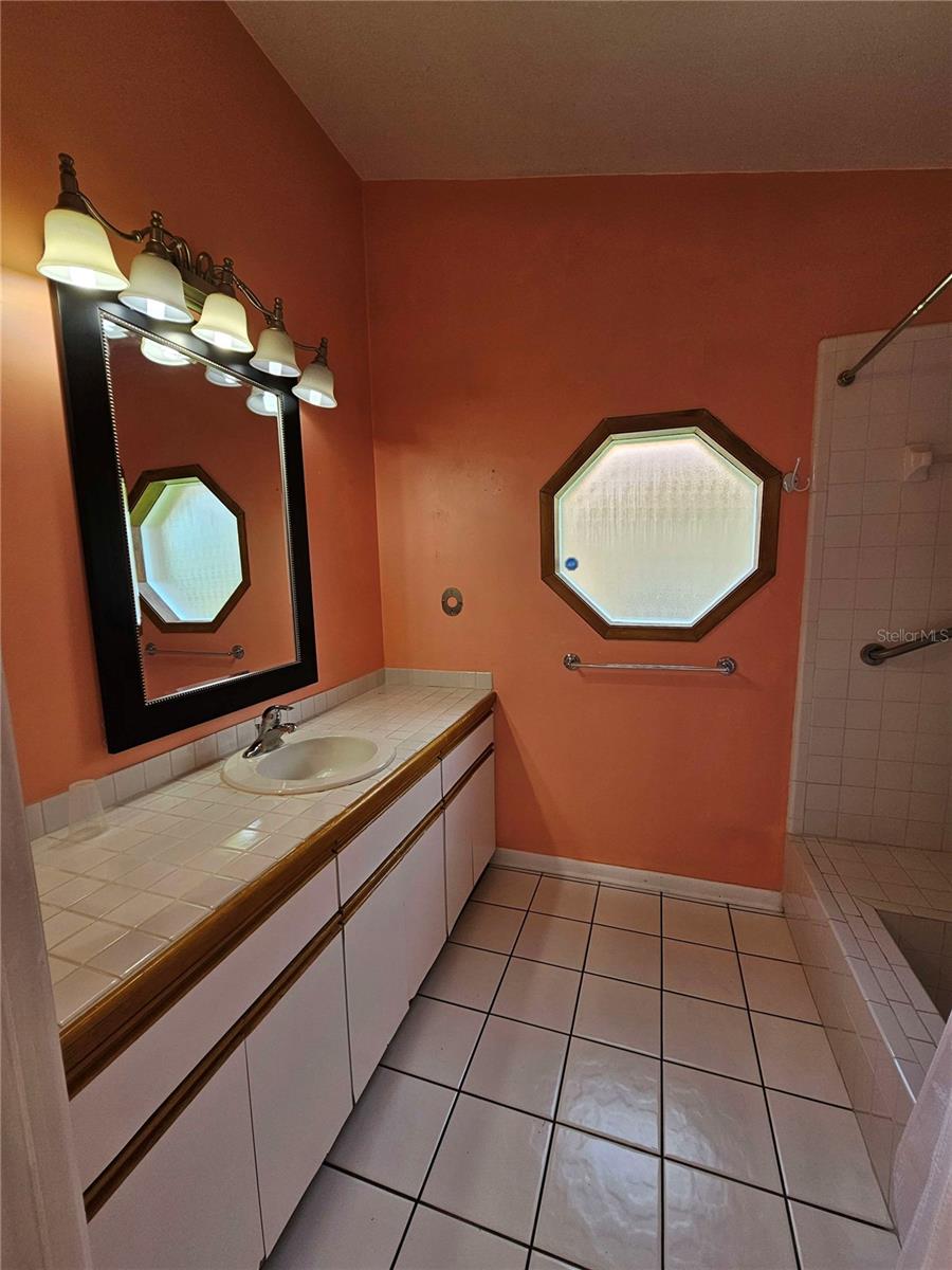 2704 E MONTAGUE CT E, CLEARWATER, FL, 33761