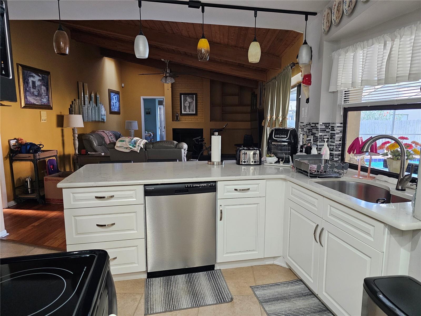 2704 E MONTAGUE CT E, CLEARWATER, FL, 33761