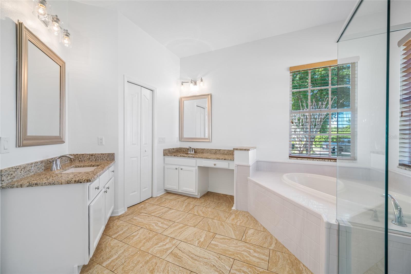 18801 CHAVILLE RD, LUTZ, FL, 33558