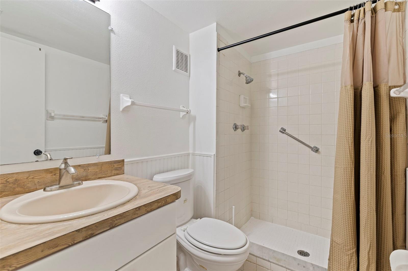 3803 N OAK DR #B21, TAMPA, FL, 33611