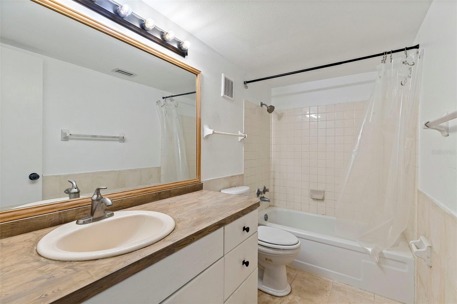 3803 N OAK DR #B21, TAMPA, FL, 33611