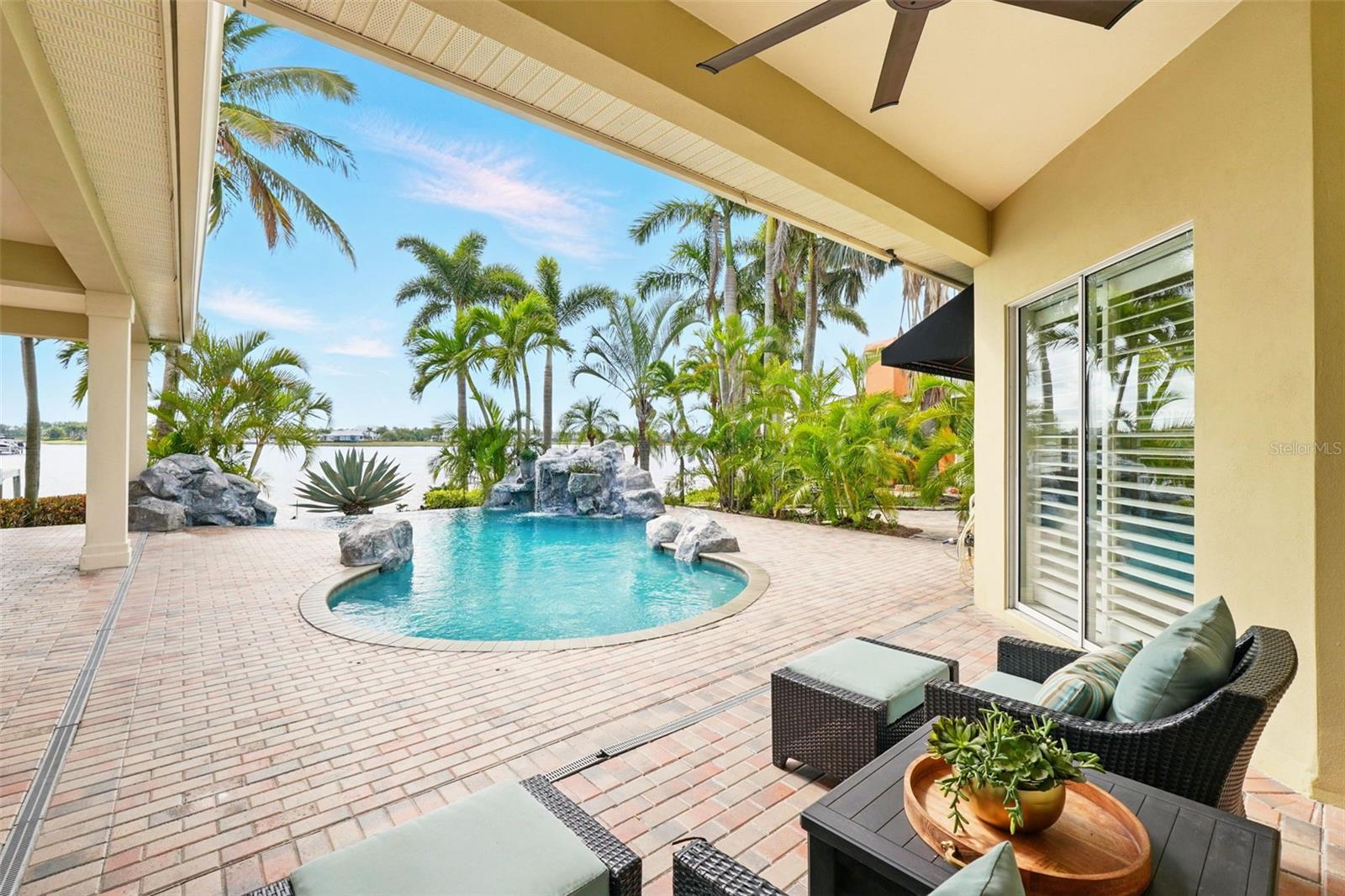 5405 MERRITT ISLAND DR, APOLLO BEACH, FL, 33572