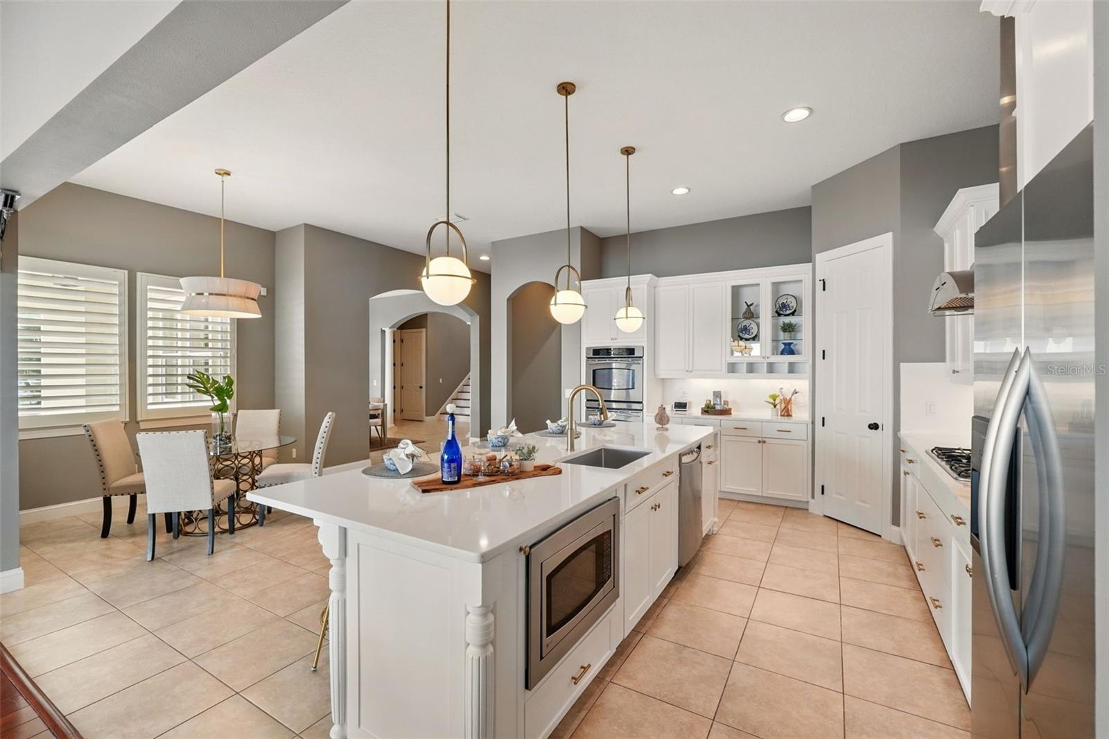 5405 MERRITT ISLAND DR, APOLLO BEACH, FL, 33572
