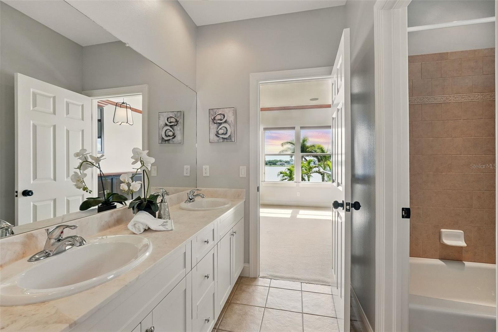 5405 MERRITT ISLAND DR, APOLLO BEACH, FL, 33572