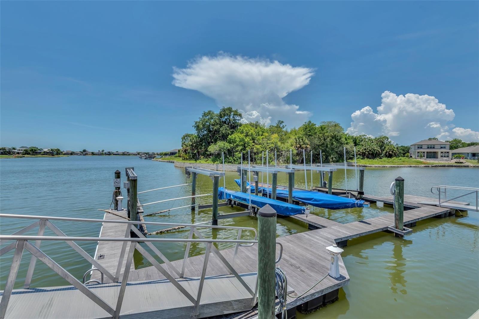 5405 MERRITT ISLAND DR, APOLLO BEACH, FL, 33572