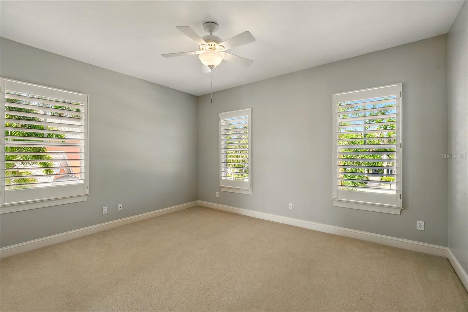 5405 MERRITT ISLAND DR, APOLLO BEACH, FL, 33572