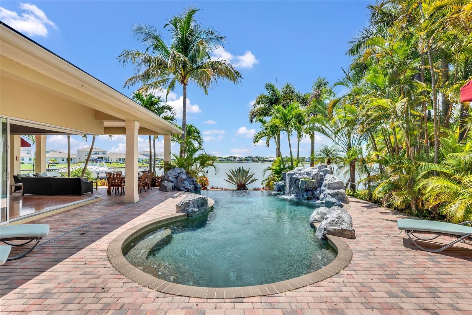 5405 MERRITT ISLAND DR, APOLLO BEACH, FL, 33572
