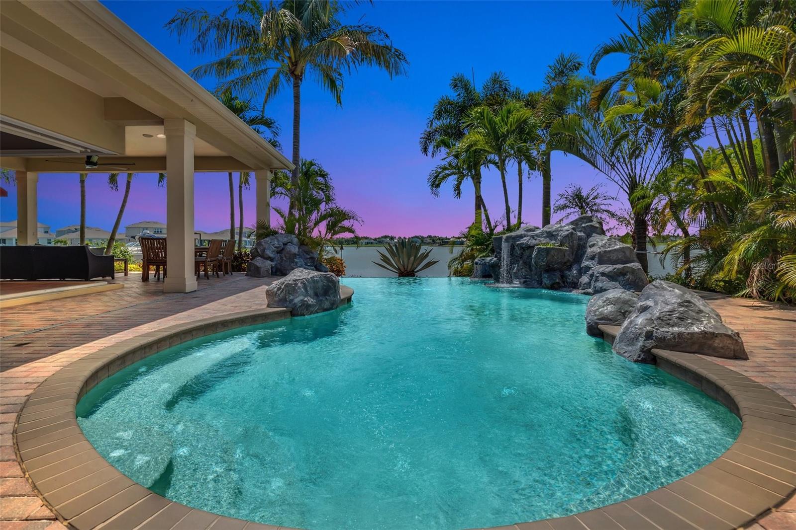 5405 MERRITT ISLAND DR, APOLLO BEACH, FL, 33572