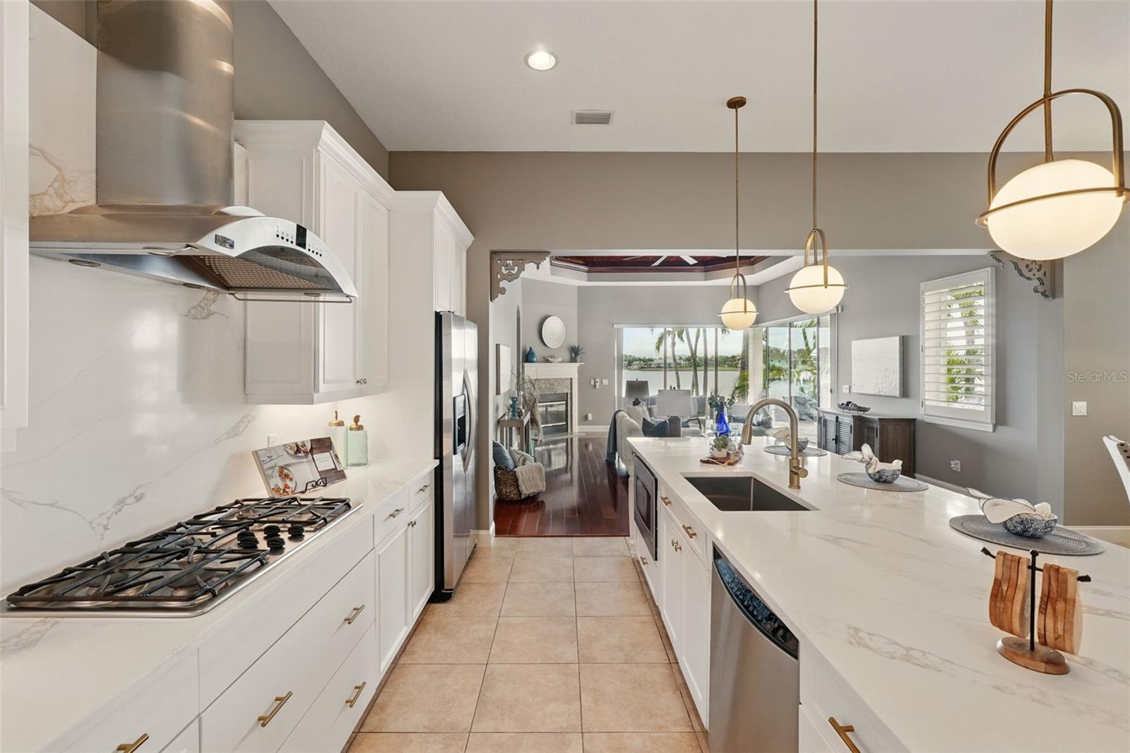 5405 MERRITT ISLAND DR, APOLLO BEACH, FL, 33572