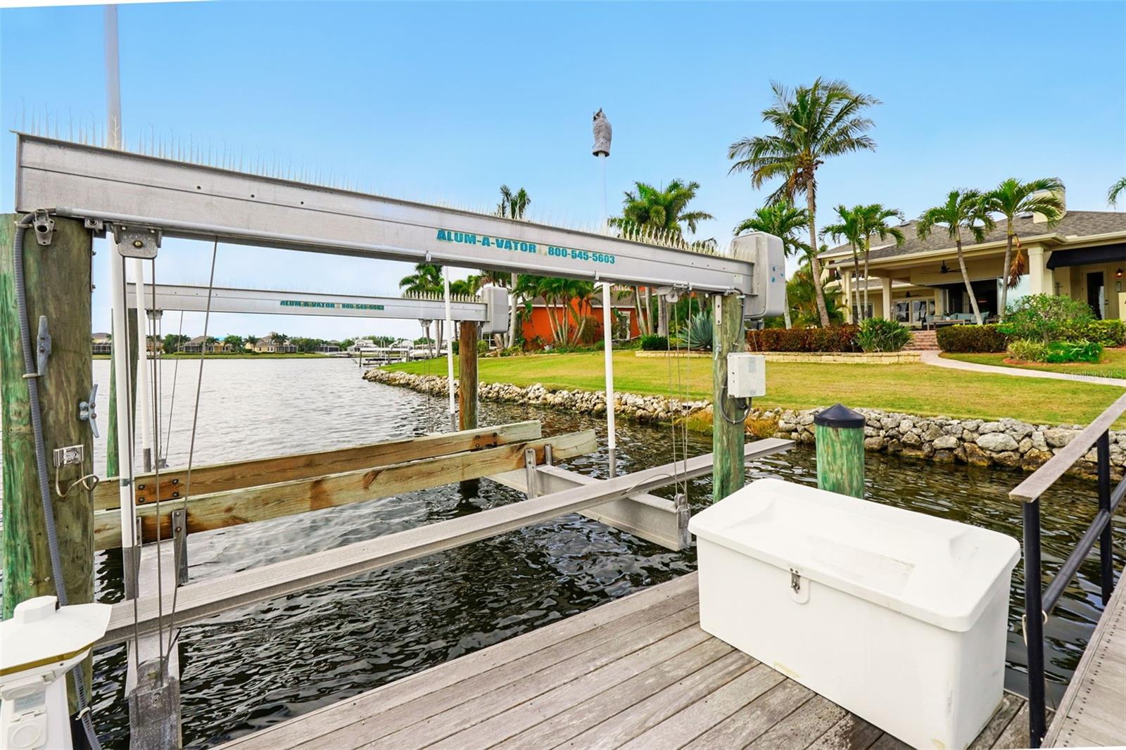 5405 MERRITT ISLAND DR, APOLLO BEACH, FL, 33572