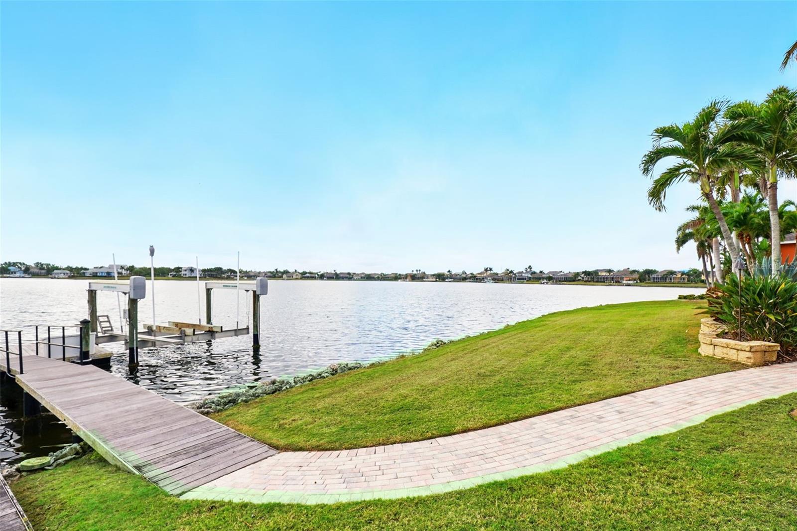 5405 MERRITT ISLAND DR, APOLLO BEACH, FL, 33572