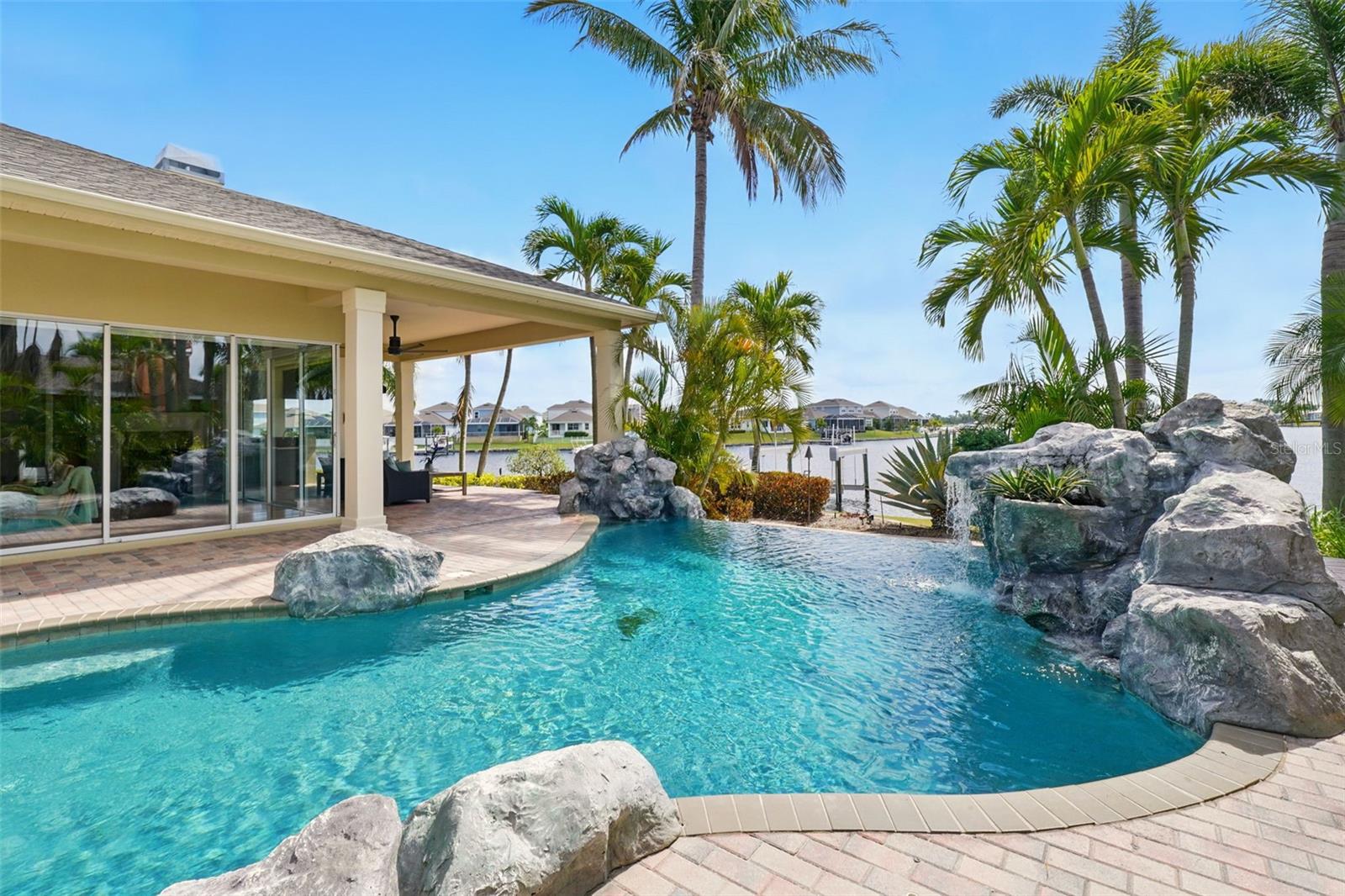5405 MERRITT ISLAND DR, APOLLO BEACH, FL, 33572
