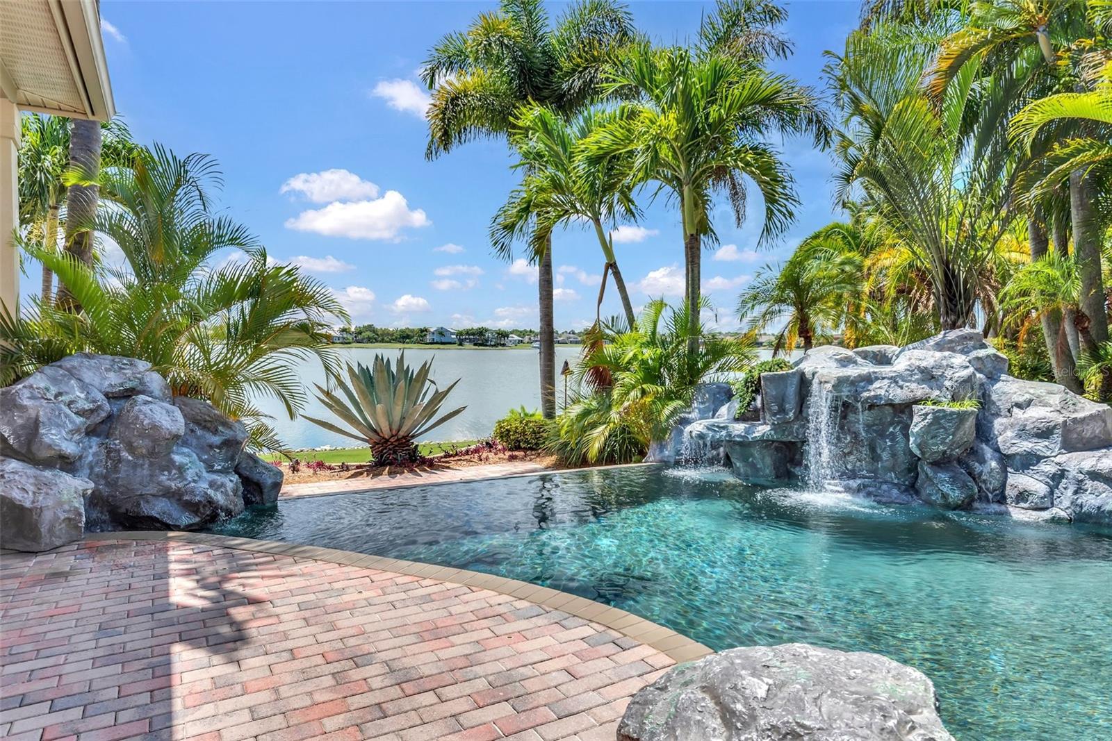 5405 MERRITT ISLAND DR, APOLLO BEACH, FL, 33572