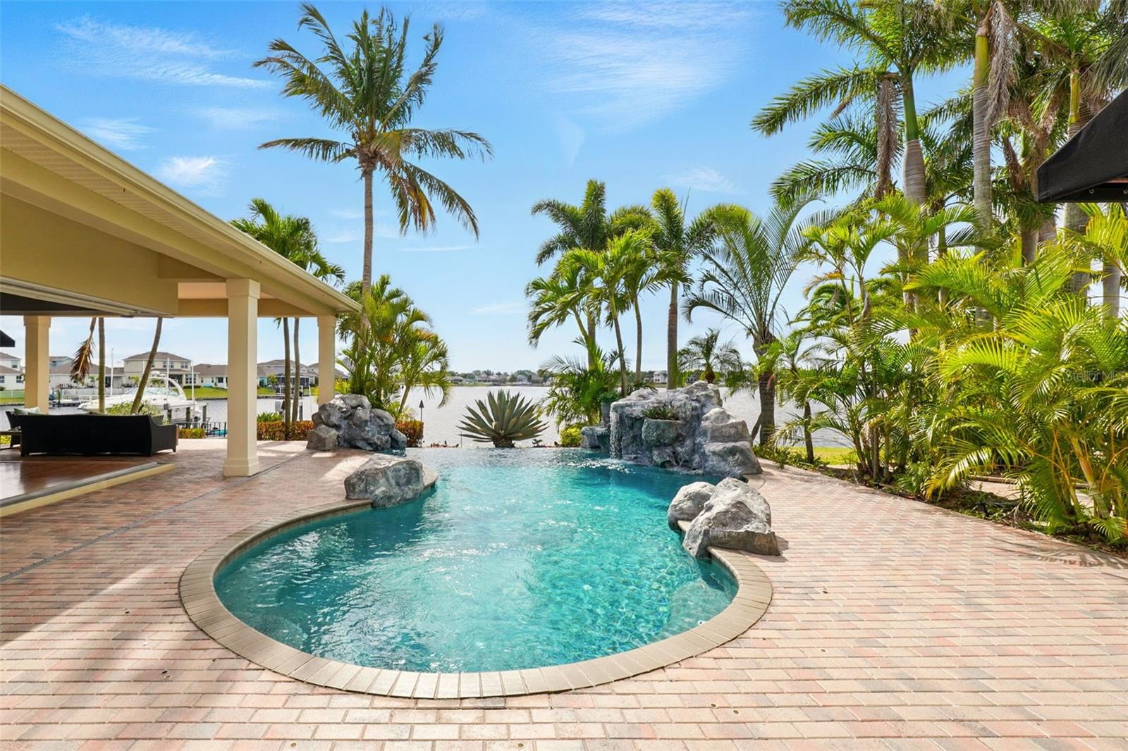 5405 MERRITT ISLAND DR, APOLLO BEACH, FL, 33572