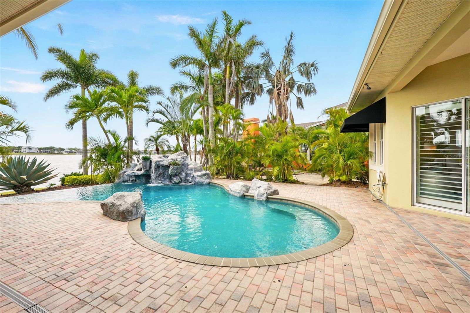 5405 MERRITT ISLAND DR, APOLLO BEACH, FL, 33572
