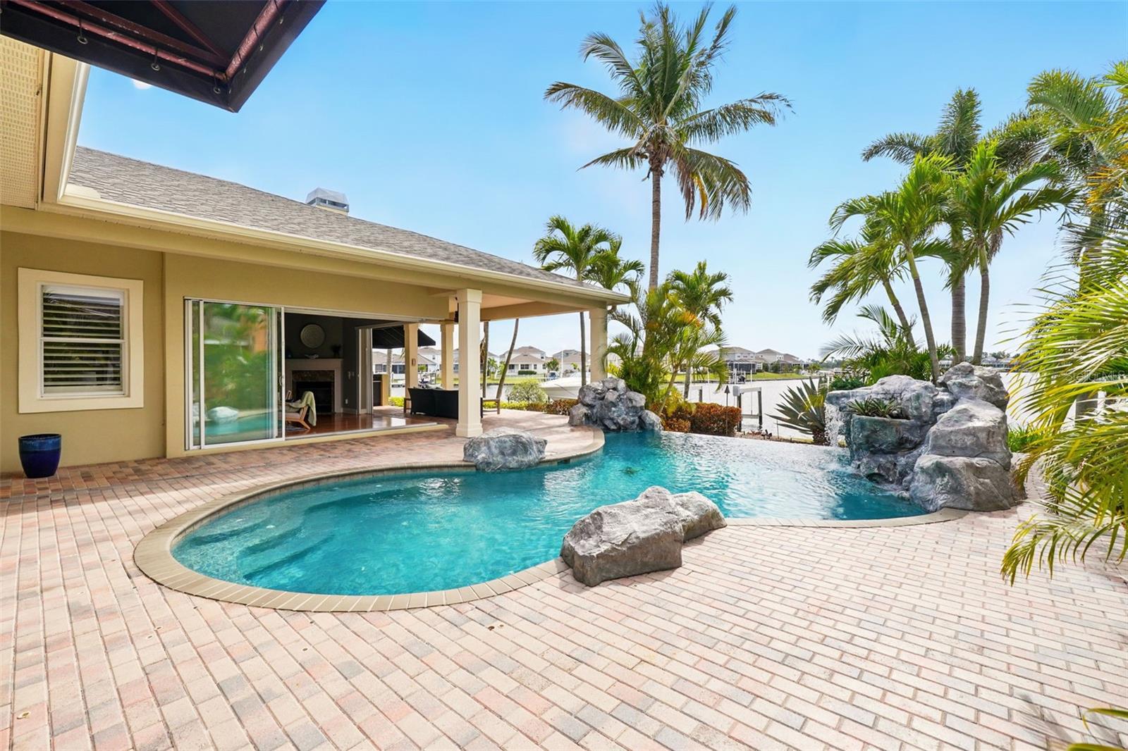 5405 MERRITT ISLAND DR, APOLLO BEACH, FL, 33572