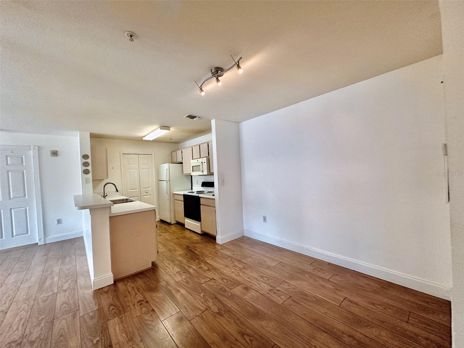 5459 VINELAND RD #4202, ORLANDO, FL, 32811