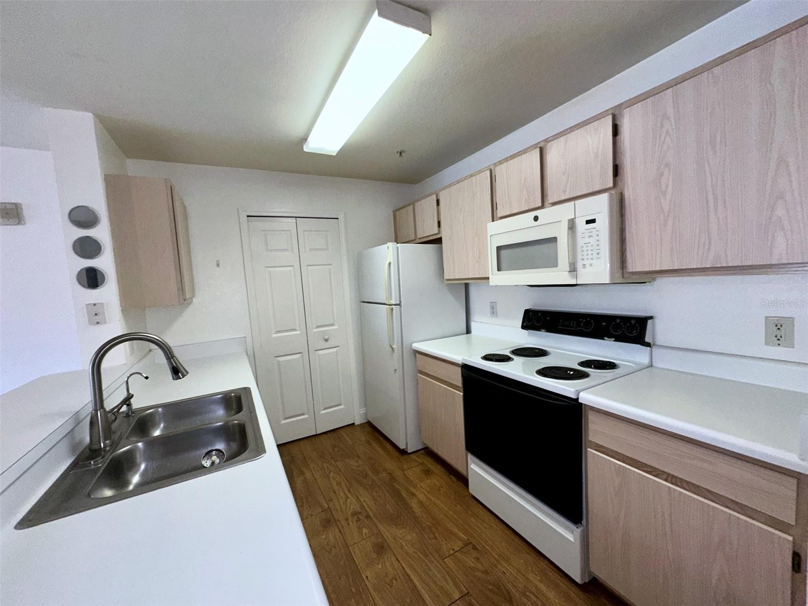 5459 VINELAND RD #4202, ORLANDO, FL, 32811
