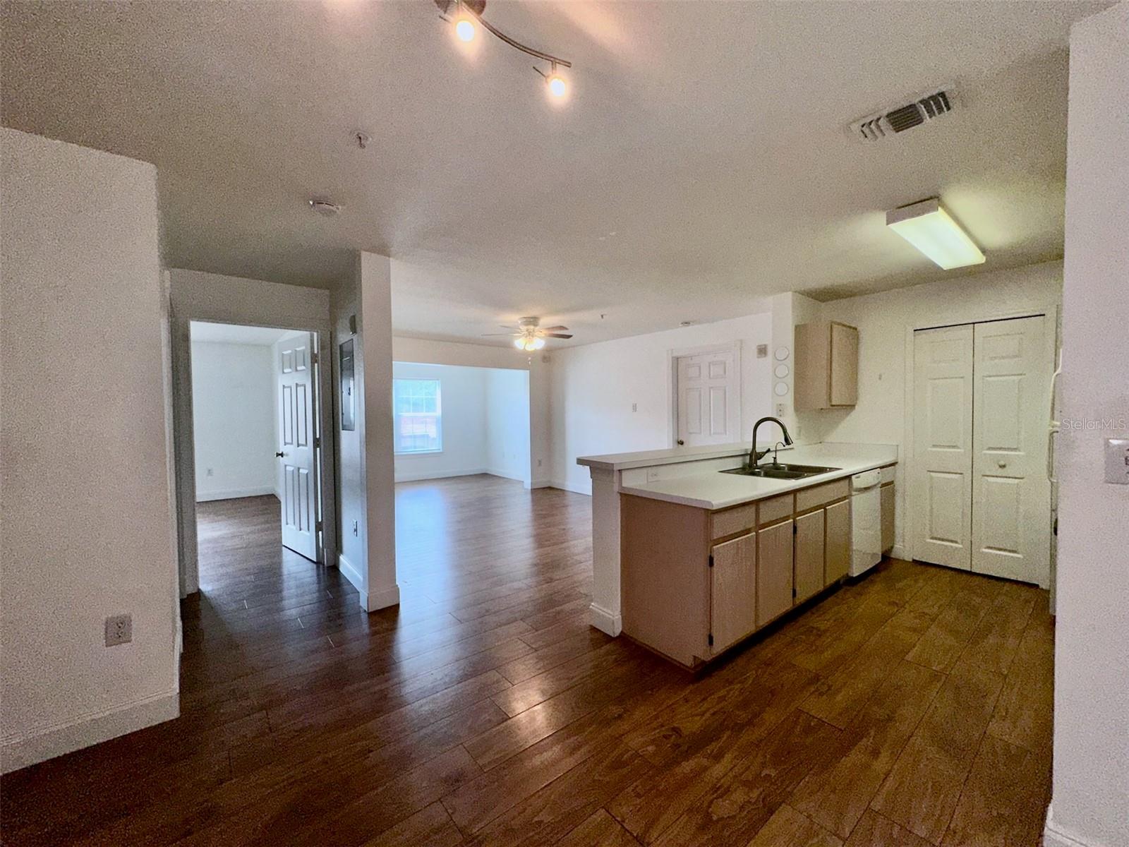 5459 VINELAND RD #4202, ORLANDO, FL, 32811