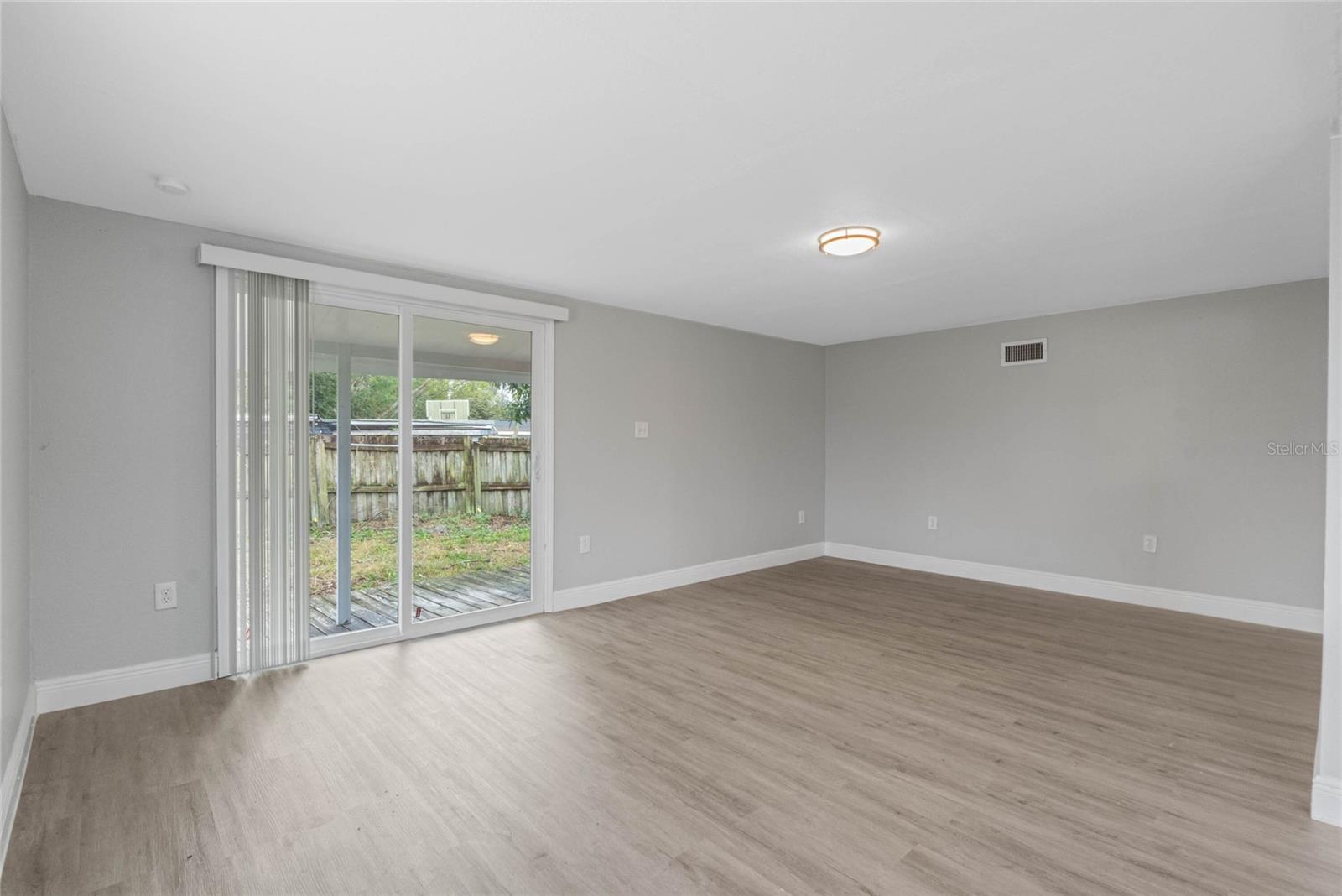1090 EMERALD DR, MOUNT DORA, FL, 32757