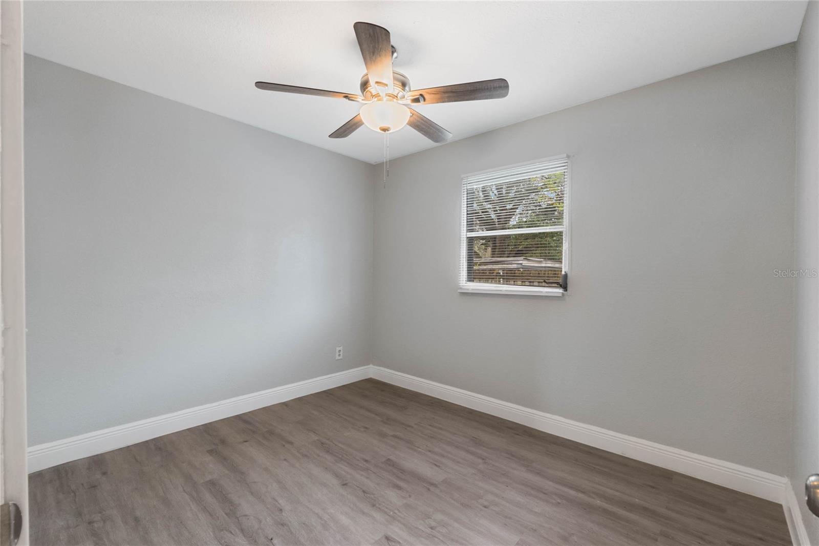 1090 EMERALD DR, MOUNT DORA, FL, 32757