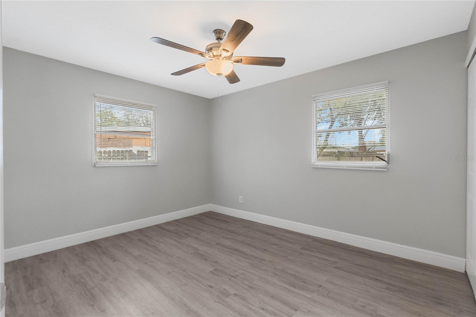 1090 EMERALD DR, MOUNT DORA, FL, 32757
