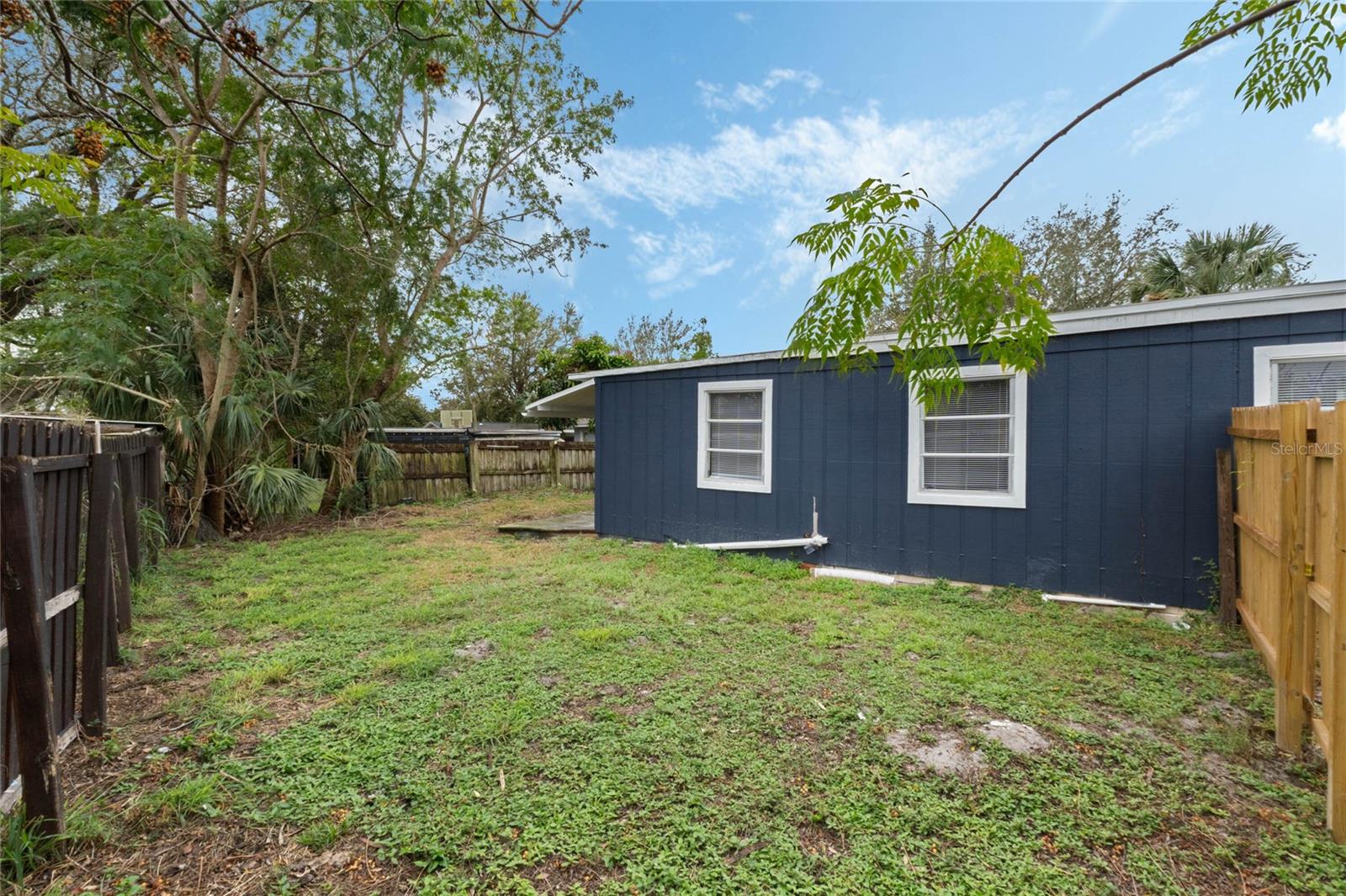 1090 EMERALD DR, MOUNT DORA, FL, 32757