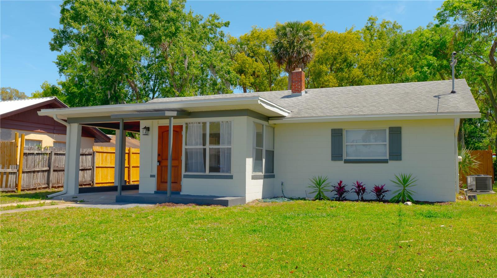 624 N NEW HAMPSHIRE AVE, TAVARES, FL, 32778
