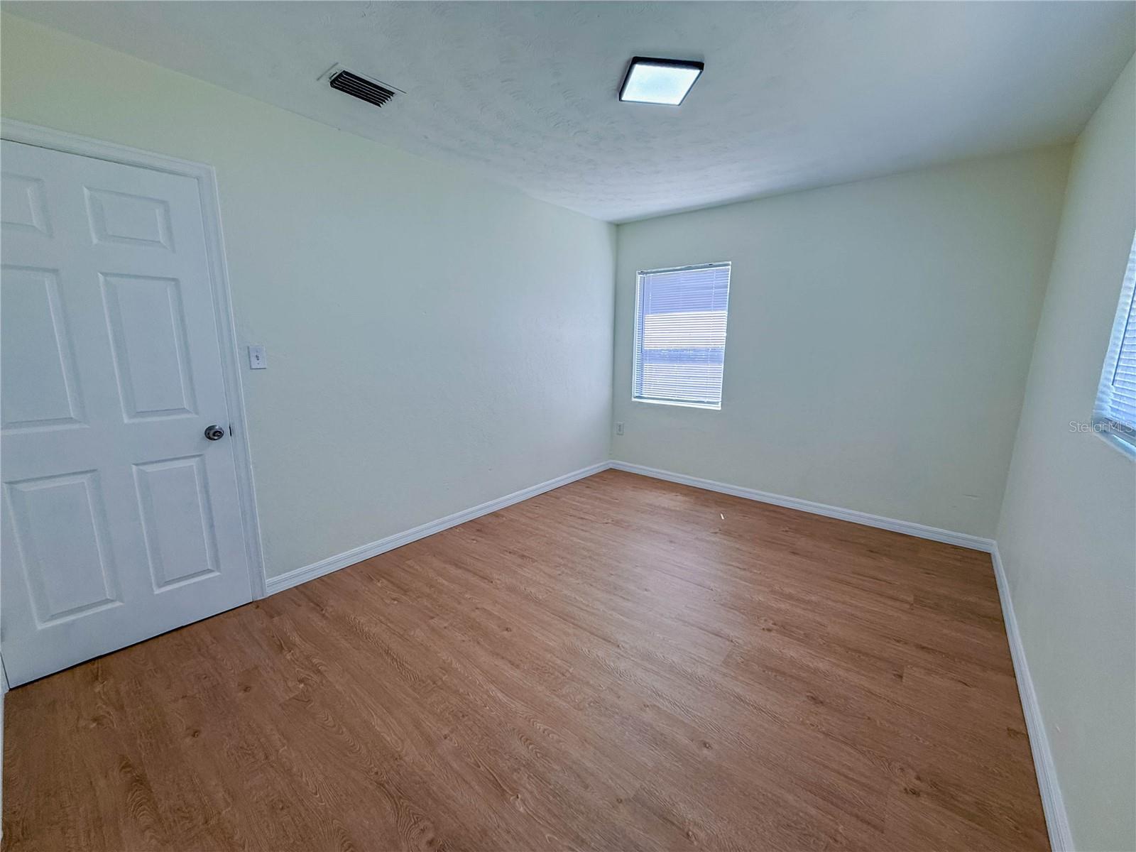 624 N NEW HAMPSHIRE AVE, TAVARES, FL, 32778