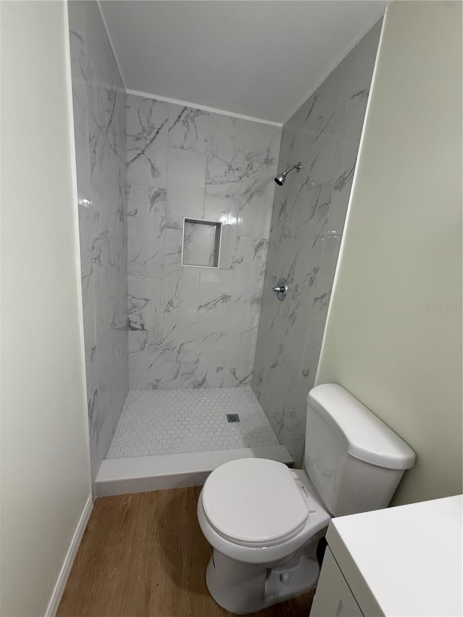 624 N NEW HAMPSHIRE AVE, TAVARES, FL, 32778