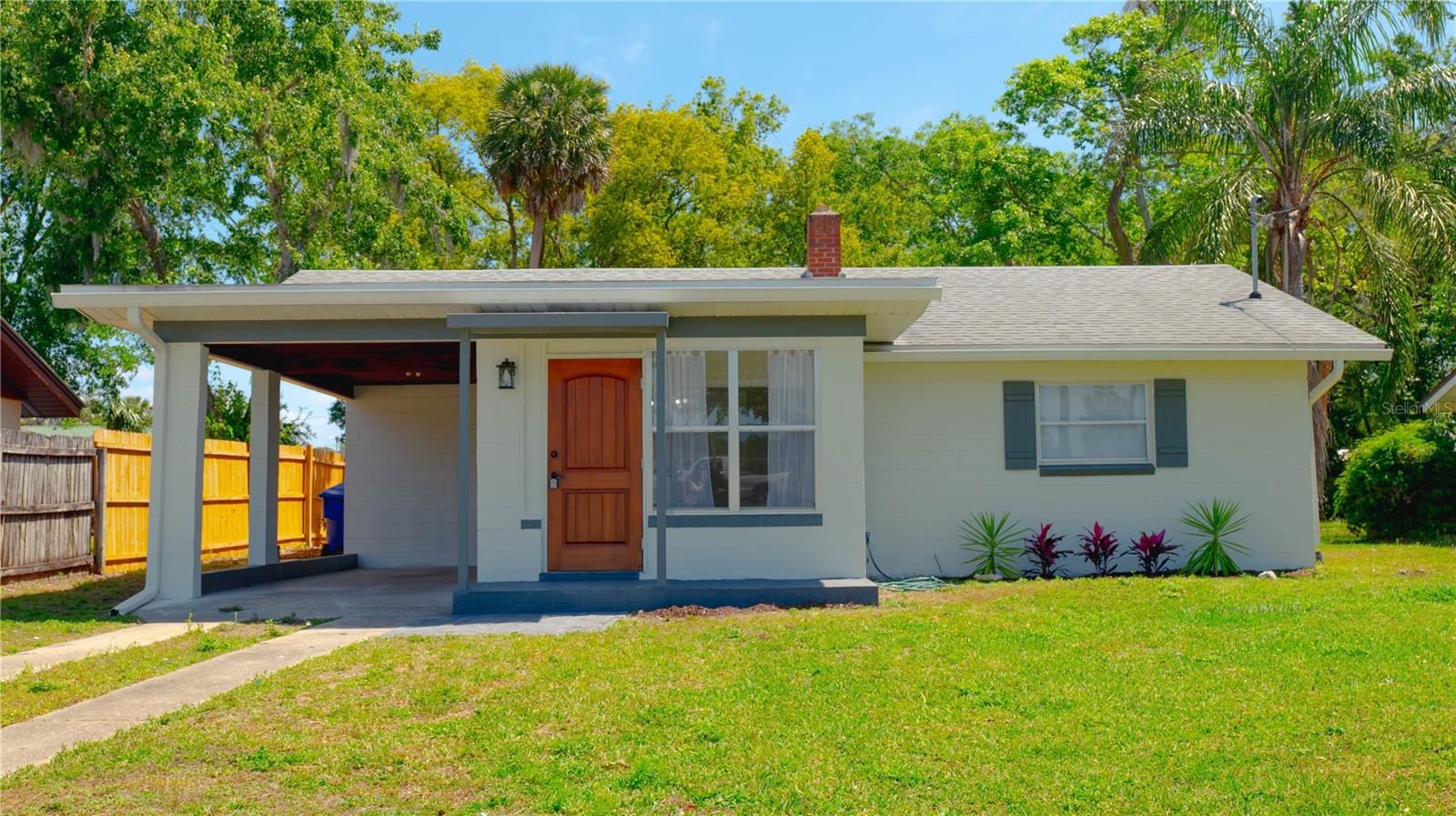 624 N NEW HAMPSHIRE AVE, TAVARES, FL, 32778