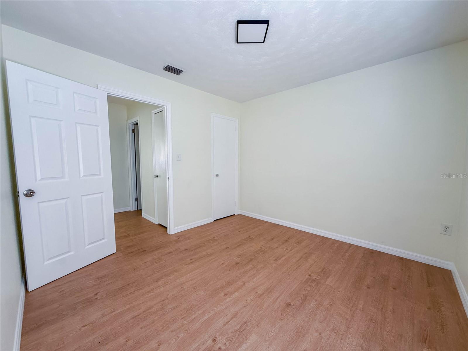 624 N NEW HAMPSHIRE AVE, TAVARES, FL, 32778